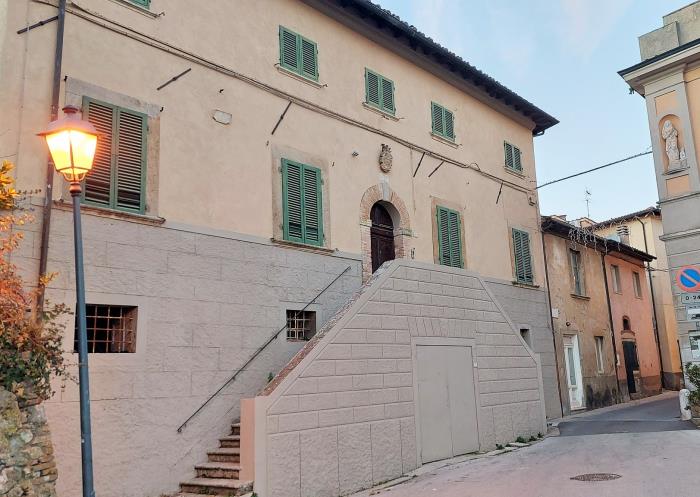 Foto esterno della casa canonica Casciana Alta